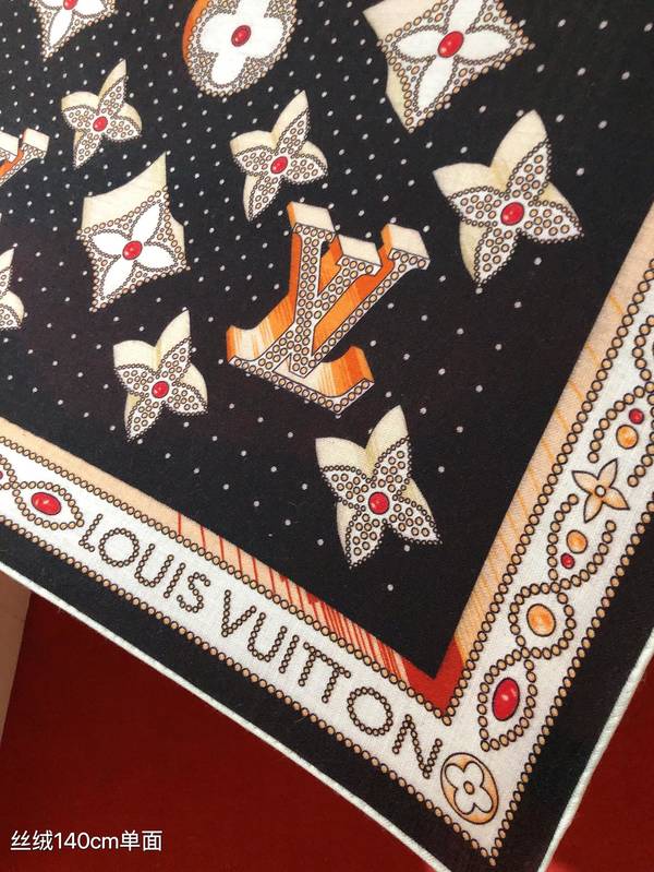 Louis Vuitton Scarf LVC00565